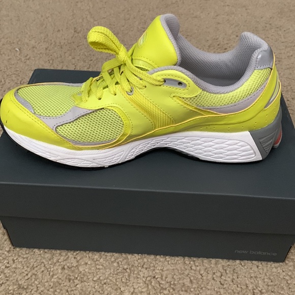 New Balance 2002 R (Neon Green) - Picture 3 of 6